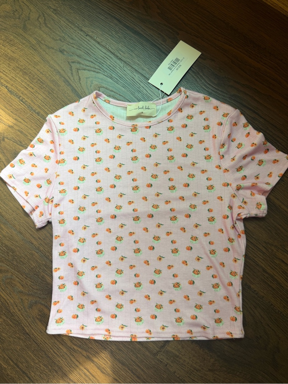 Peach Basket Print Cropped Tee